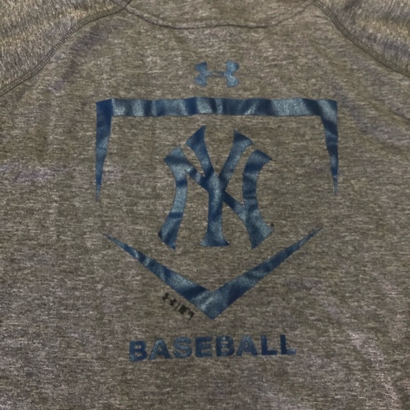 NEW! Under Armour Yankees Performance Hoodie Grey - Picture 3 of 8